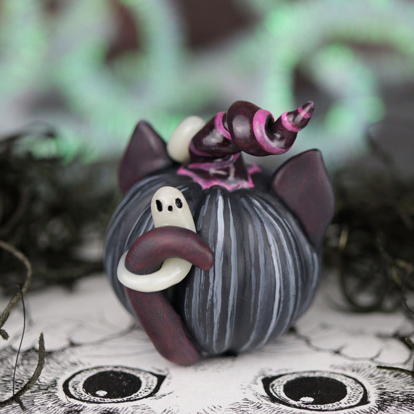Cheshire Pumpkin Figurine