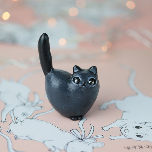 Black Heart Kitty Figurine - Fluffy Tail