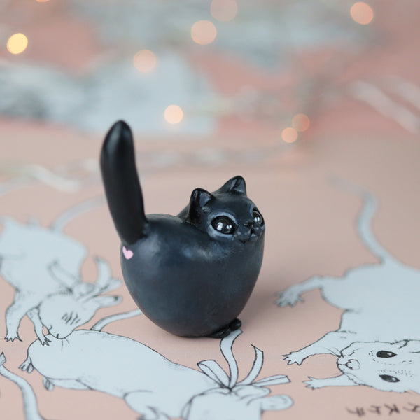 Black Heart Kitty Figurine - Fluffy Tail