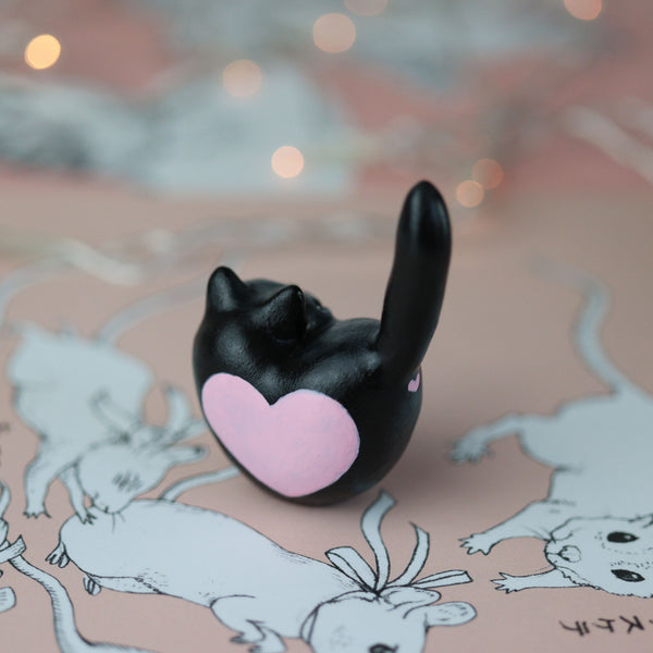 Black Heart Kitty Figurine - Fluffy Tail