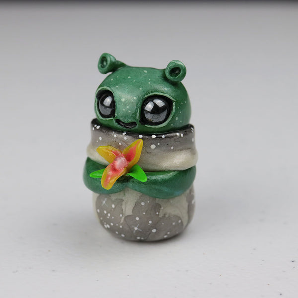 Glerzbit Alien Figurine