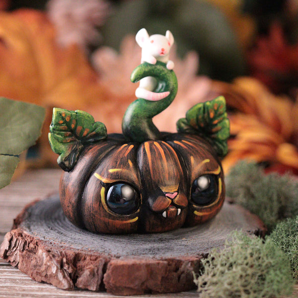 Preorder Big Kitty Pumpkin Figurine w/ Mouse