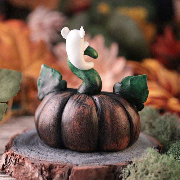 Preorder Big Kitty Pumpkin Figurine w/ Mouse