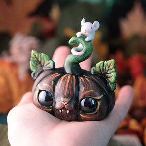 Preorder Big Kitty Pumpkin Figurine w/ Mouse