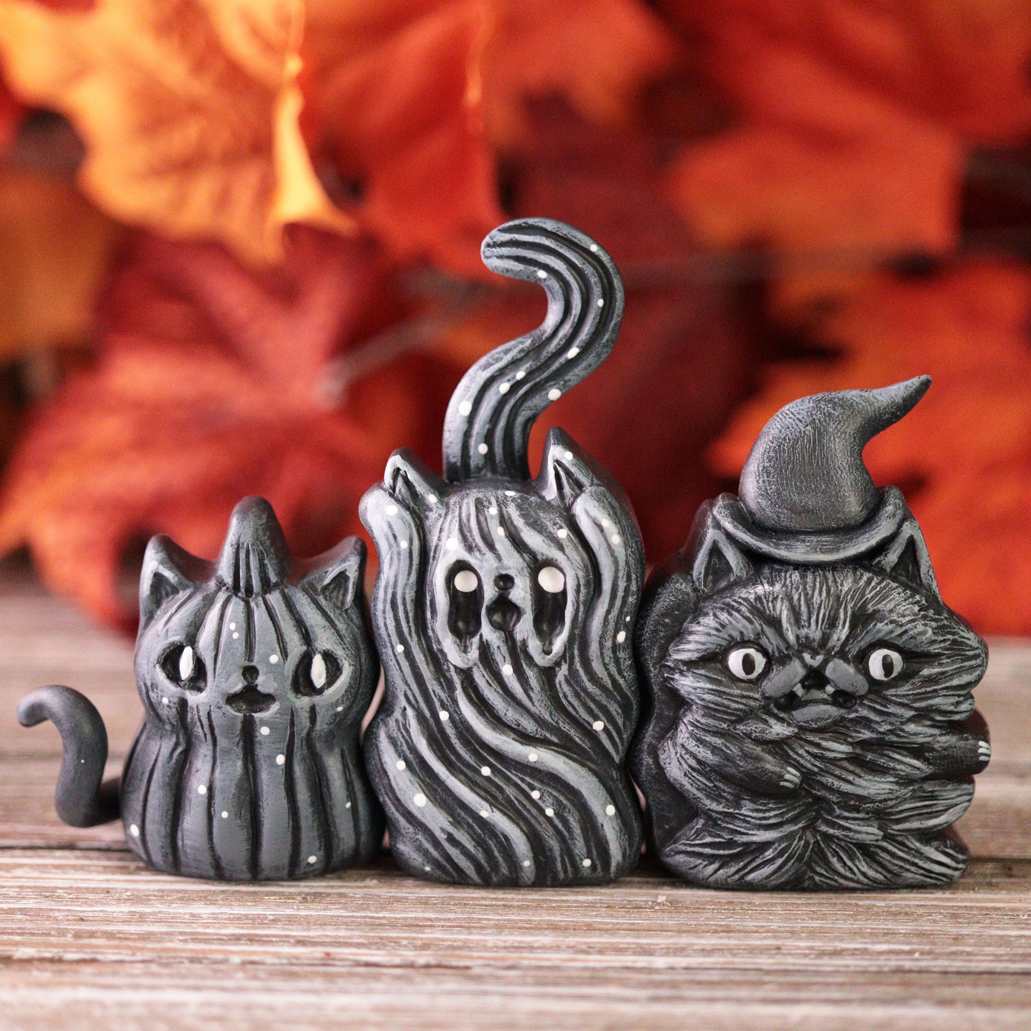 Preorder Spooky Kitty Slice Figurines - Black and White