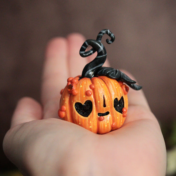 Small Heart Eyes Pumpkin Figurine