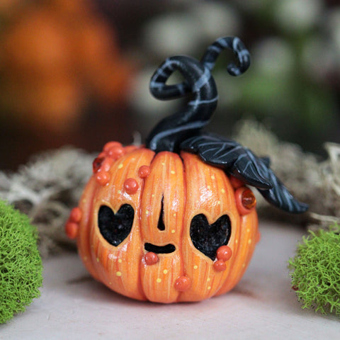 Small Heart Eyes Pumpkin Figurine