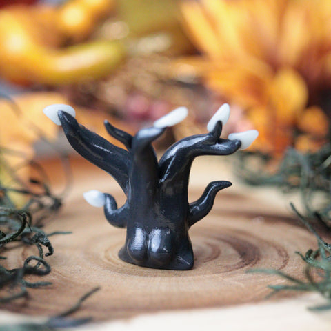 Spooky figurine pair