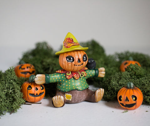 Jack-o'-lantern Scarecrow Figurine