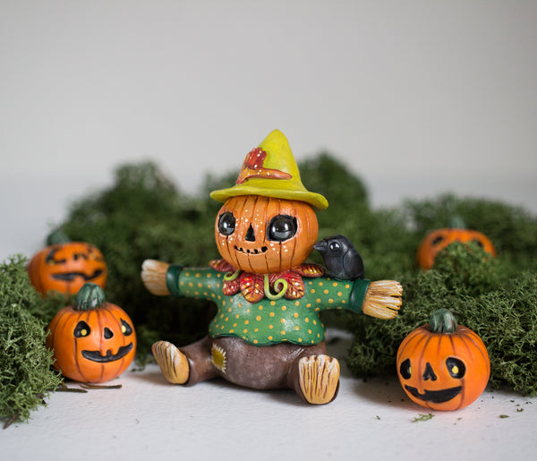 Jack-o'-lantern Scarecrow Figurine