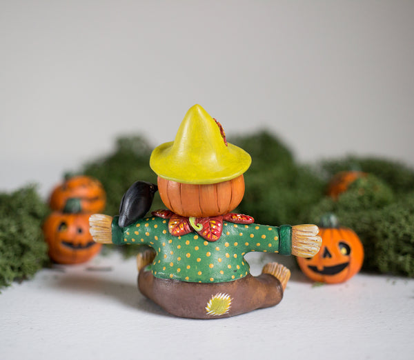 Jack-o'-lantern Scarecrow Figurine