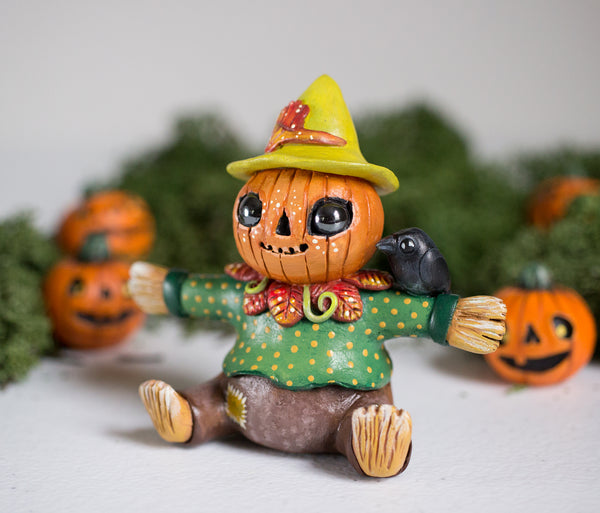 Jack-o'-lantern Scarecrow Figurine