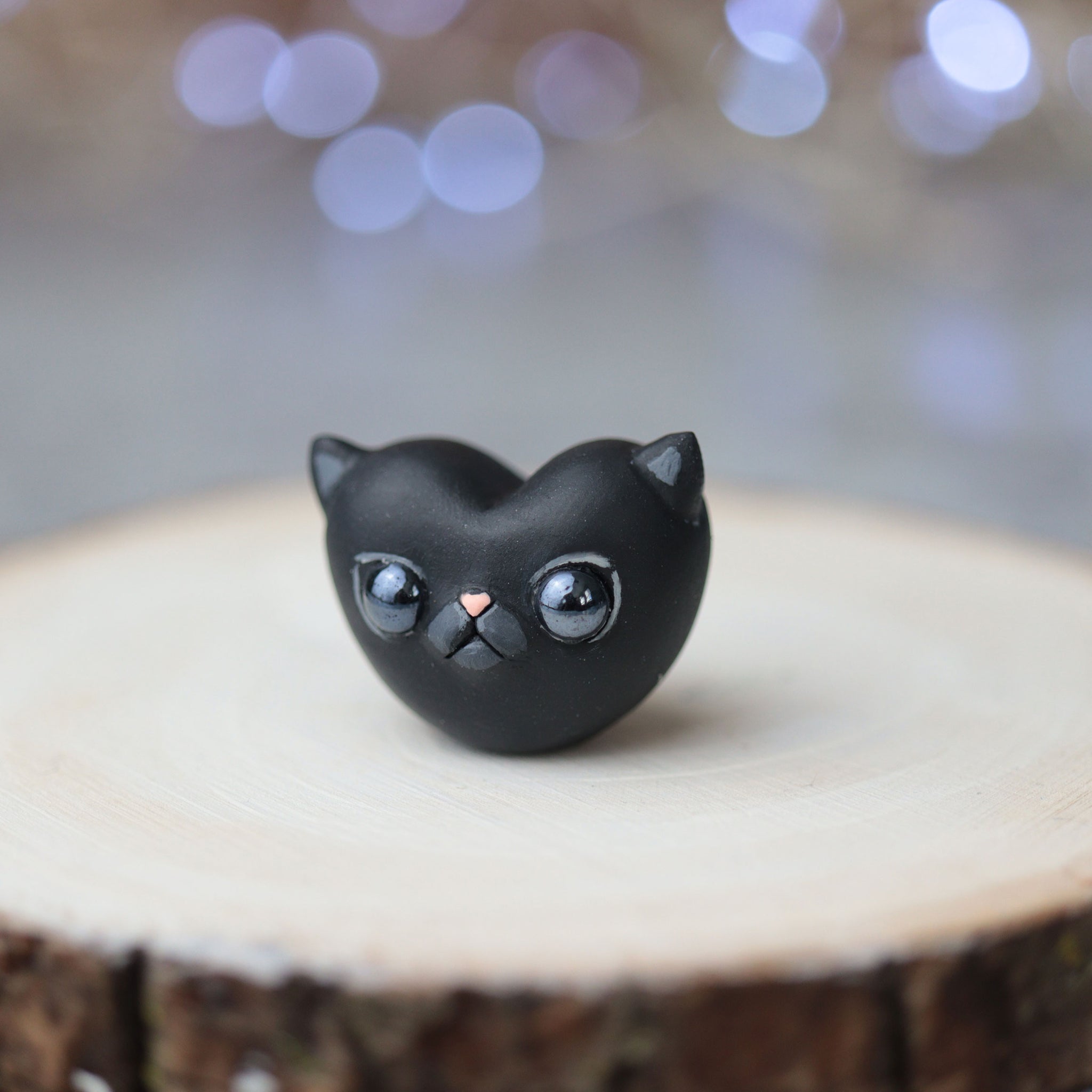 Preorder Mini Heart Cat Figurine Black
