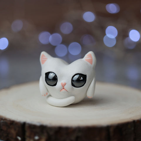 White Preorder Heart Cat Figurine