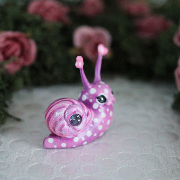Snail-entine Figurine Polka Dots