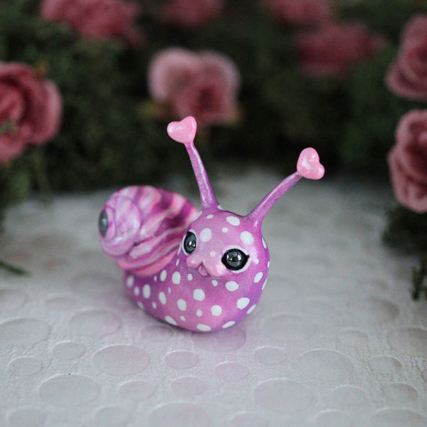 Snail-entine Figurine Polka Dots