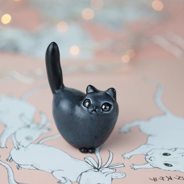 Black Heart Kitty Figurine - Fluffy Tail